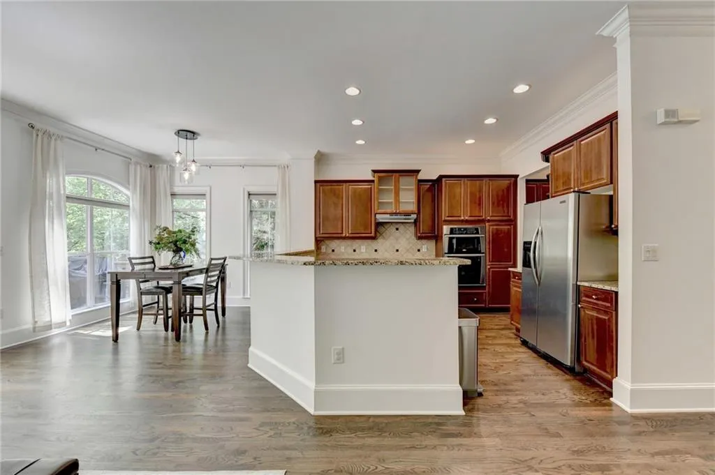 5438 Glenridge View, Atlanta, Georgia 30342, 3 Bedrooms Bedrooms, ,3 BathroomsBathrooms,Residential,Sold,5438 Glenridge View,7389690