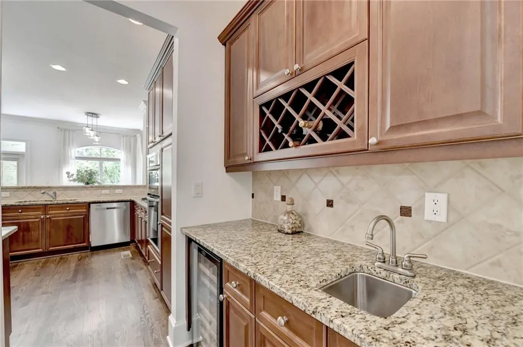 5438 Glenridge View, Atlanta, Georgia 30342, 3 Bedrooms Bedrooms, ,3 BathroomsBathrooms,Residential,Sold,5438 Glenridge View,7389690