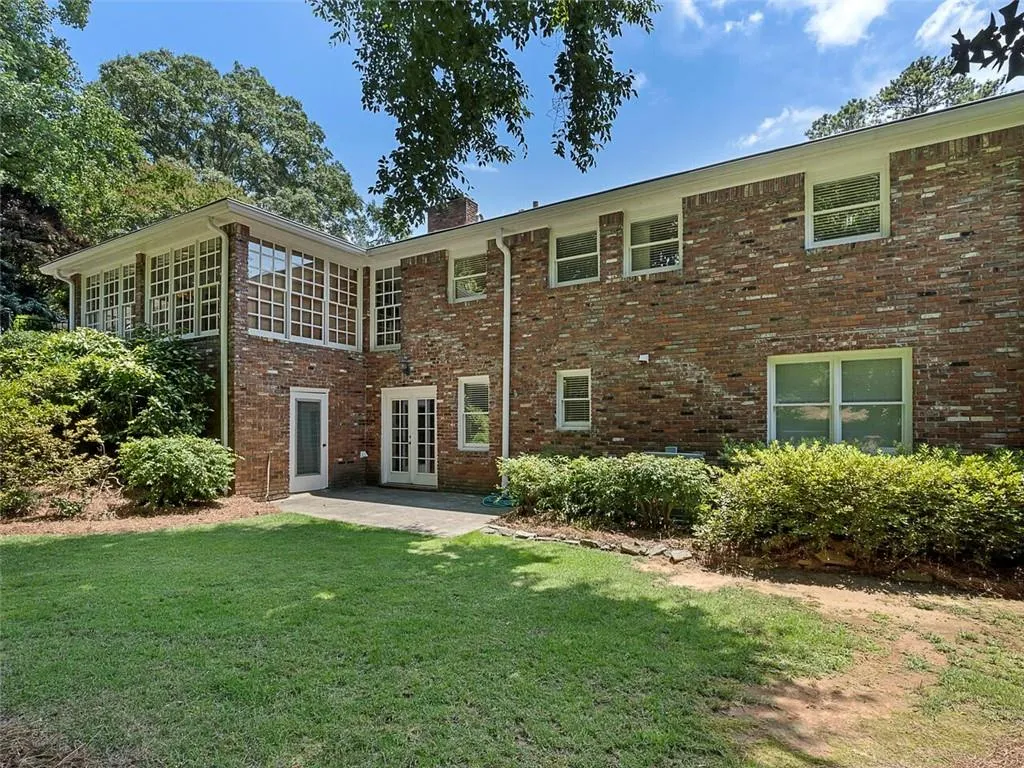 135 Forrest Lake Drive, Sandy Springs, Georgia 30327, 4 Bedrooms Bedrooms, ,3 BathroomsBathrooms,Residential,Sold,135 Forrest Lake Drive,7081938
