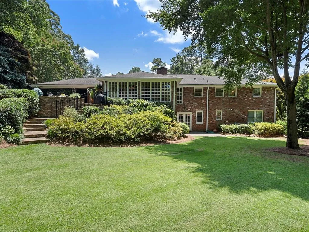 135 Forrest Lake Drive, Sandy Springs, Georgia 30327, 4 Bedrooms Bedrooms, ,3 BathroomsBathrooms,Residential,Sold,135 Forrest Lake Drive,7081938