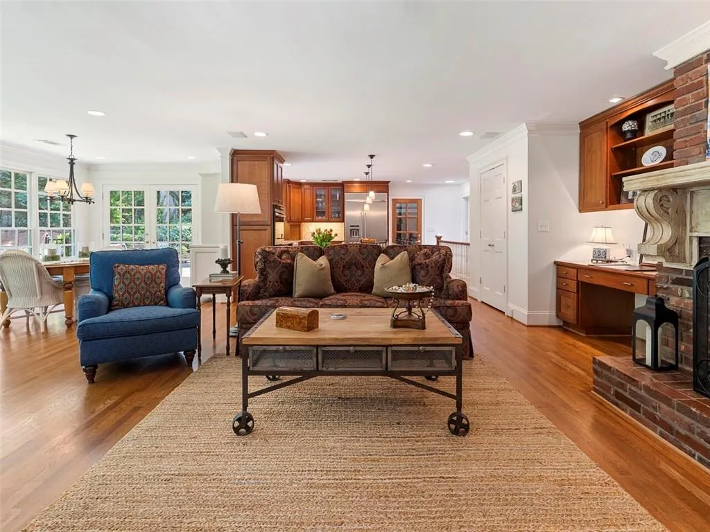 135 Forrest Lake Drive, Sandy Springs, Georgia 30327, 4 Bedrooms Bedrooms, ,3 BathroomsBathrooms,Residential,Sold,135 Forrest Lake Drive,7081938