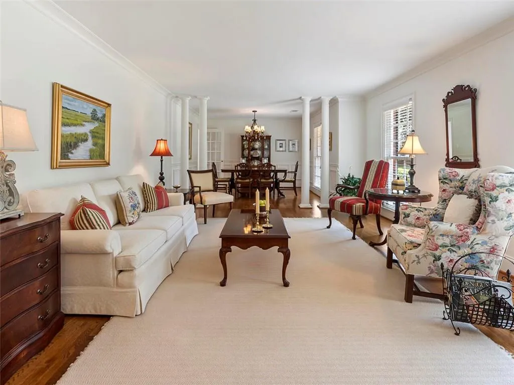 135 Forrest Lake Drive, Sandy Springs, Georgia 30327, 4 Bedrooms Bedrooms, ,3 BathroomsBathrooms,Residential,Sold,135 Forrest Lake Drive,7081938