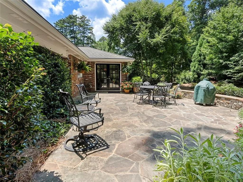 135 Forrest Lake Drive, Sandy Springs, Georgia 30327, 4 Bedrooms Bedrooms, ,3 BathroomsBathrooms,Residential,Sold,135 Forrest Lake Drive,7081938