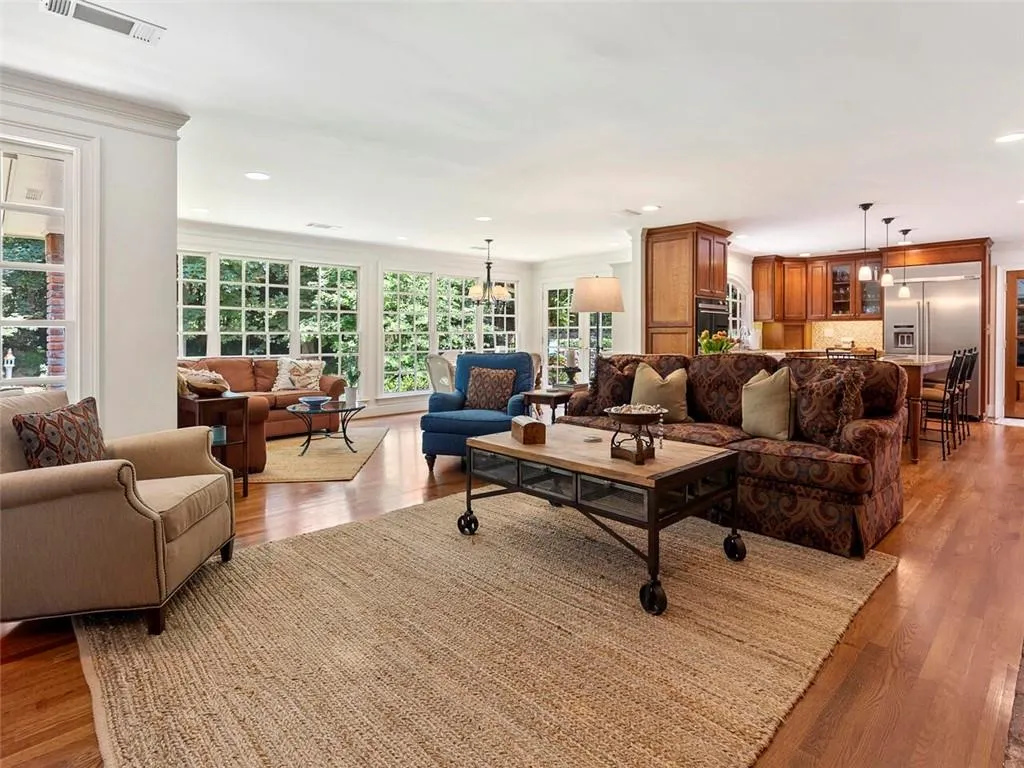 135 Forrest Lake Drive, Sandy Springs, Georgia 30327, 4 Bedrooms Bedrooms, ,3 BathroomsBathrooms,Residential,Sold,135 Forrest Lake Drive,7081938