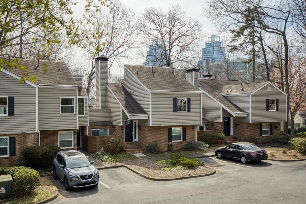 27 Dunwoody Springs Drive, Atlanta, Georgia 30328, 2 Bedrooms Bedrooms, ,2 BathroomsBathrooms,Residential,Sold,27 Dunwoody Springs Drive,7343889