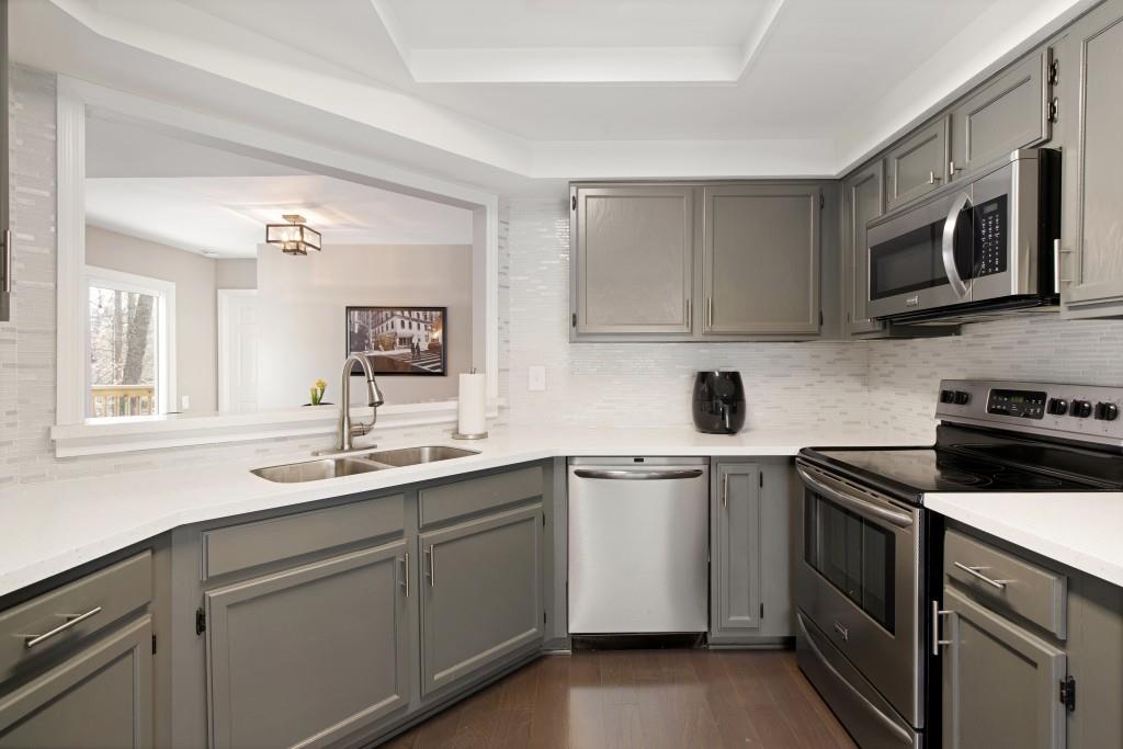 27 Dunwoody Springs Drive, Atlanta, Georgia 30328, 2 Bedrooms Bedrooms, ,2 BathroomsBathrooms,Residential,Sold,27 Dunwoody Springs Drive,7343889