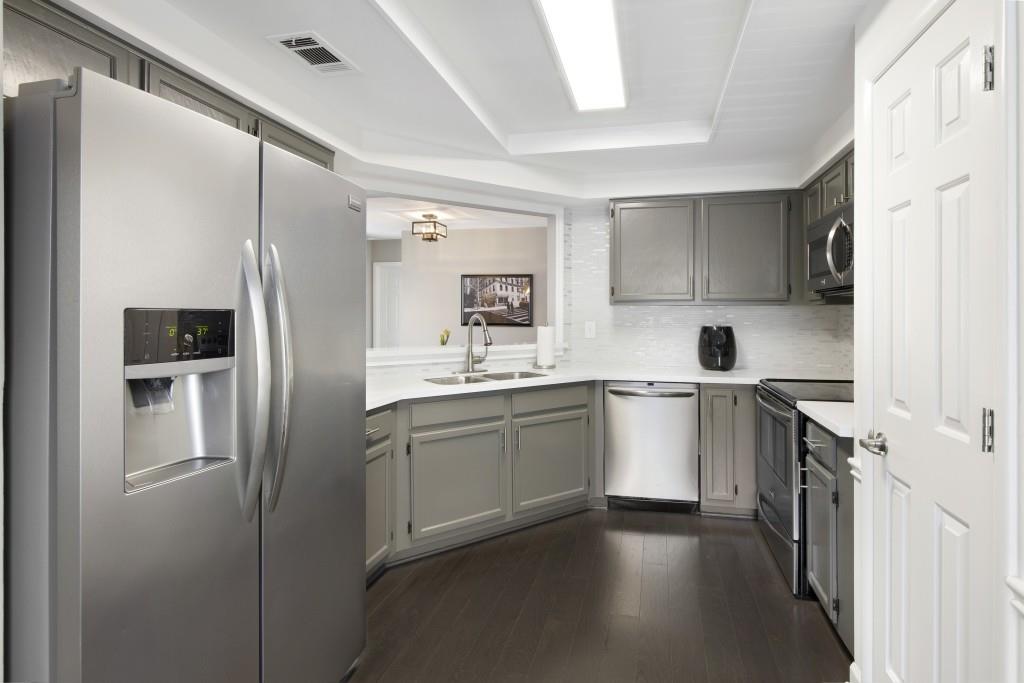 27 Dunwoody Springs Drive, Atlanta, Georgia 30328, 2 Bedrooms Bedrooms, ,2 BathroomsBathrooms,Residential,Sold,27 Dunwoody Springs Drive,7343889