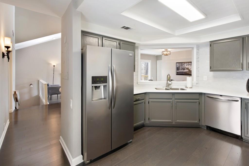 27 Dunwoody Springs Drive, Atlanta, Georgia 30328, 2 Bedrooms Bedrooms, ,2 BathroomsBathrooms,Residential,Sold,27 Dunwoody Springs Drive,7343889