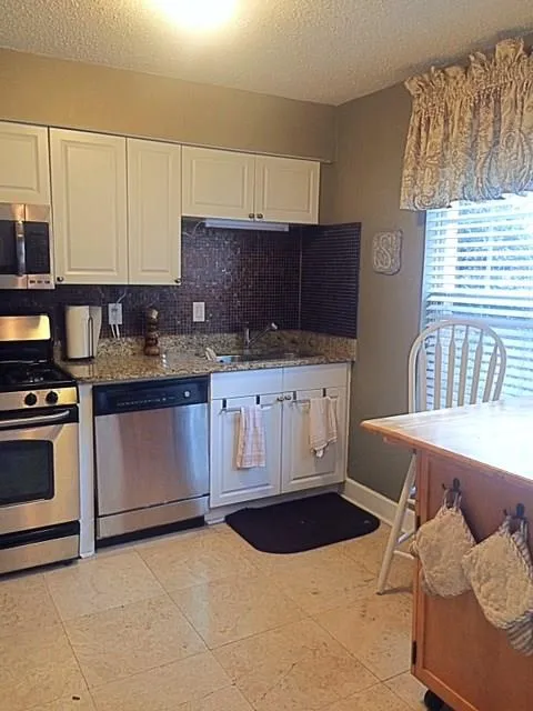 6980 Roswell Road Ne Unit A6, Atlanta, Georgia 30328, 3 Bedrooms Bedrooms, ,2 BathroomsBathrooms,Residential,Sold,6980 Roswell Road Ne Unit A6,5652057