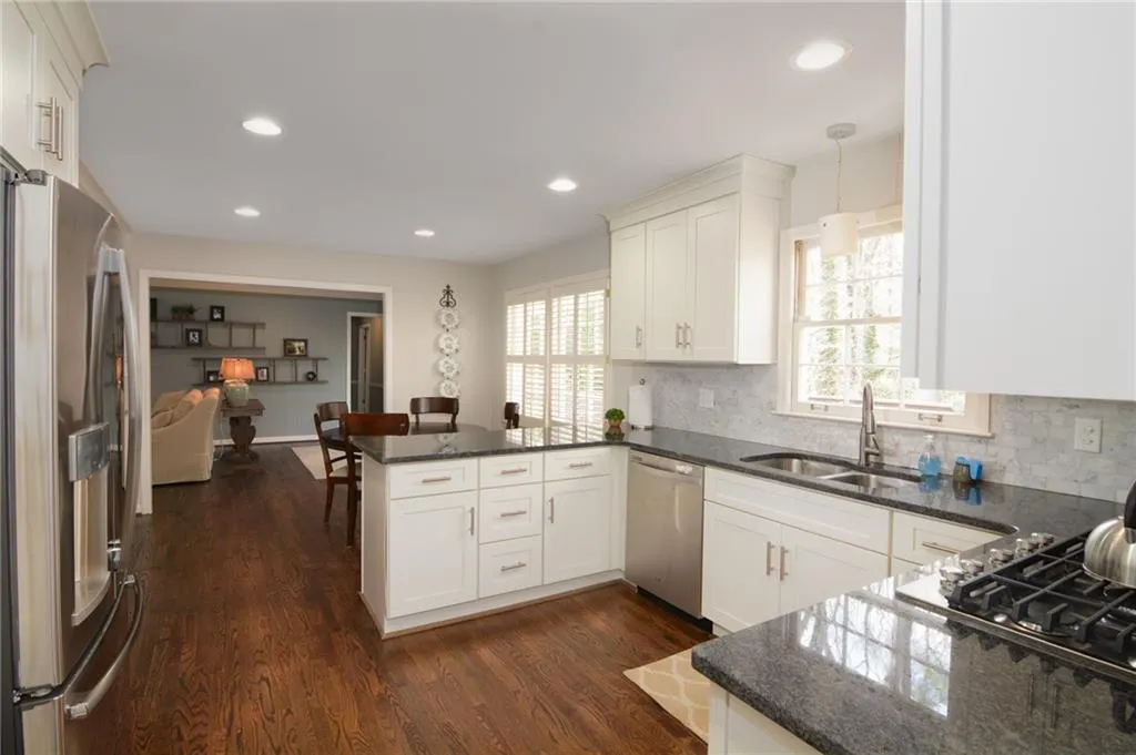 6780 River Springs Lane, Atlanta, Georgia 30328, 5 Bedrooms Bedrooms, ,3 BathroomsBathrooms,Residential,Sold,6780 River Springs Lane,5981363