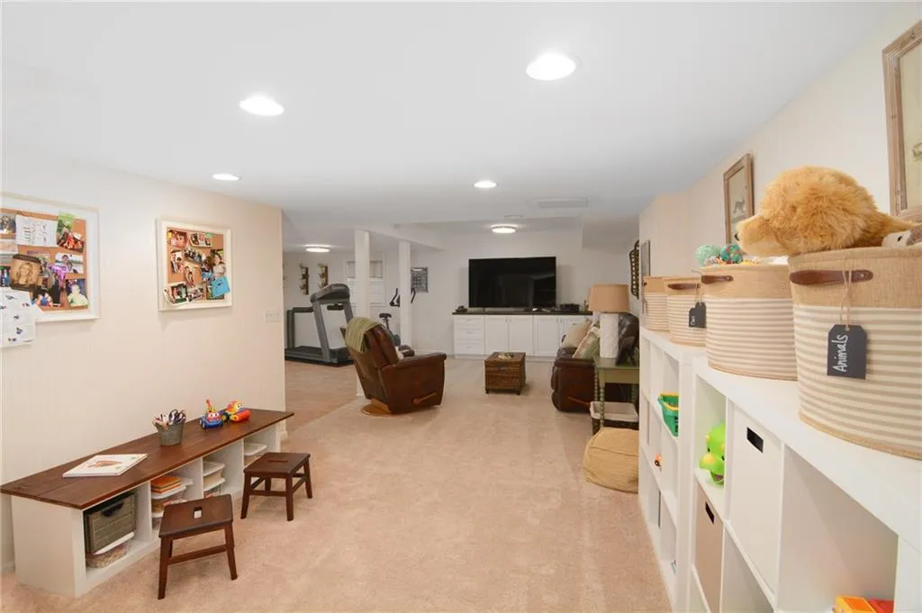 6780 River Springs Lane, Atlanta, Georgia 30328, 5 Bedrooms Bedrooms, ,3 BathroomsBathrooms,Residential,Sold,6780 River Springs Lane,5981363