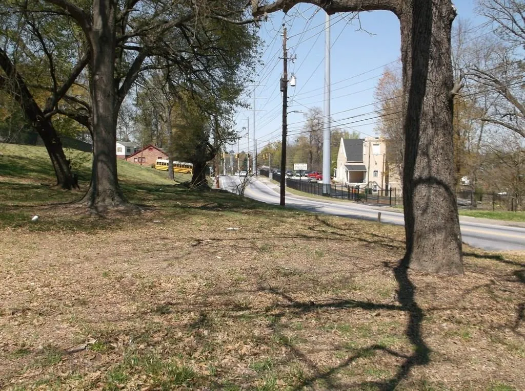 553 W Lake, Atlanta, Georgia 30318, 2 Bedrooms Bedrooms, ,1 BathroomBathrooms,Residential,Sold,553 W Lake,5665163