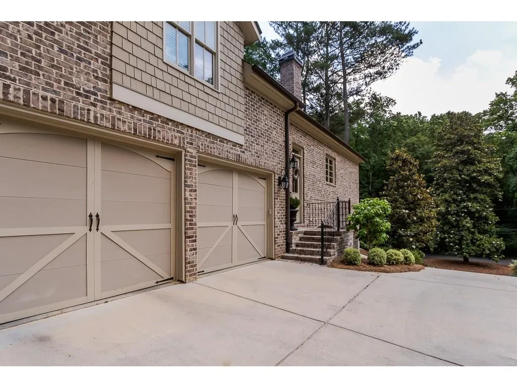 195 Worth Drive, Atlanta, Georgia 30327, 6 Bedrooms Bedrooms, ,5 BathroomsBathrooms,Residential,Sold,195 Worth Drive,6642518