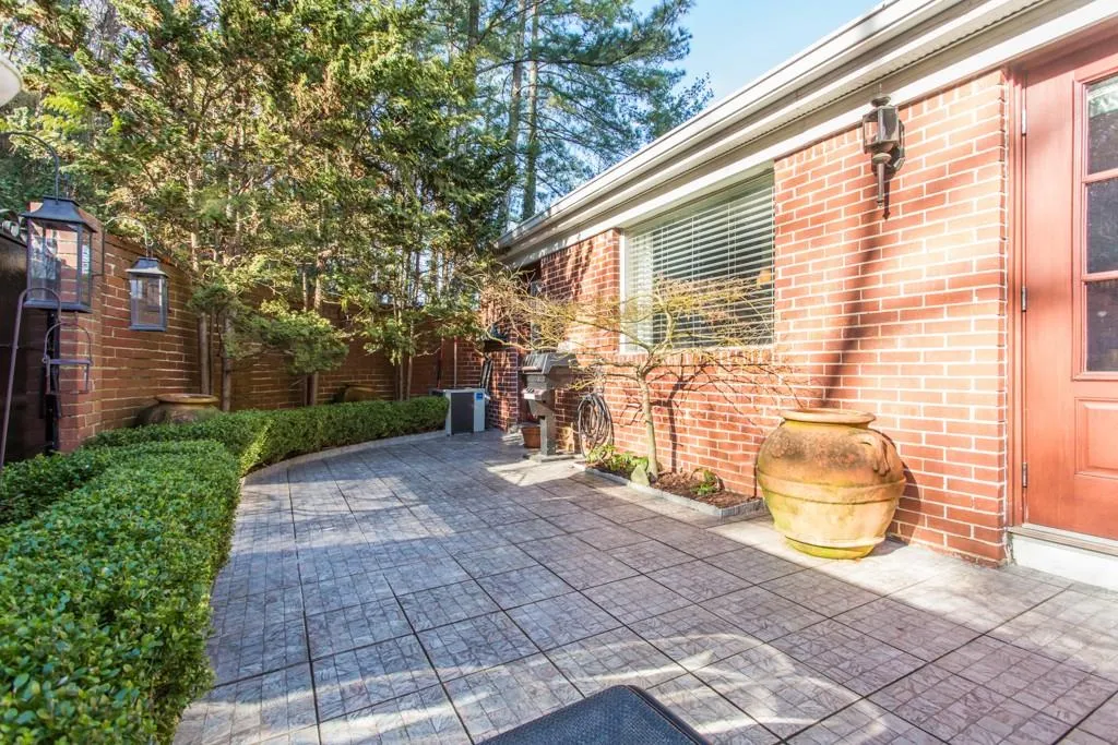 5375 Roswell Road Unit C6, Sandy Springs, Georgia 30342, 2 Bedrooms Bedrooms, ,1 BathroomBathrooms,Residential,Sold,5375 Roswell Road Unit C6,5964697