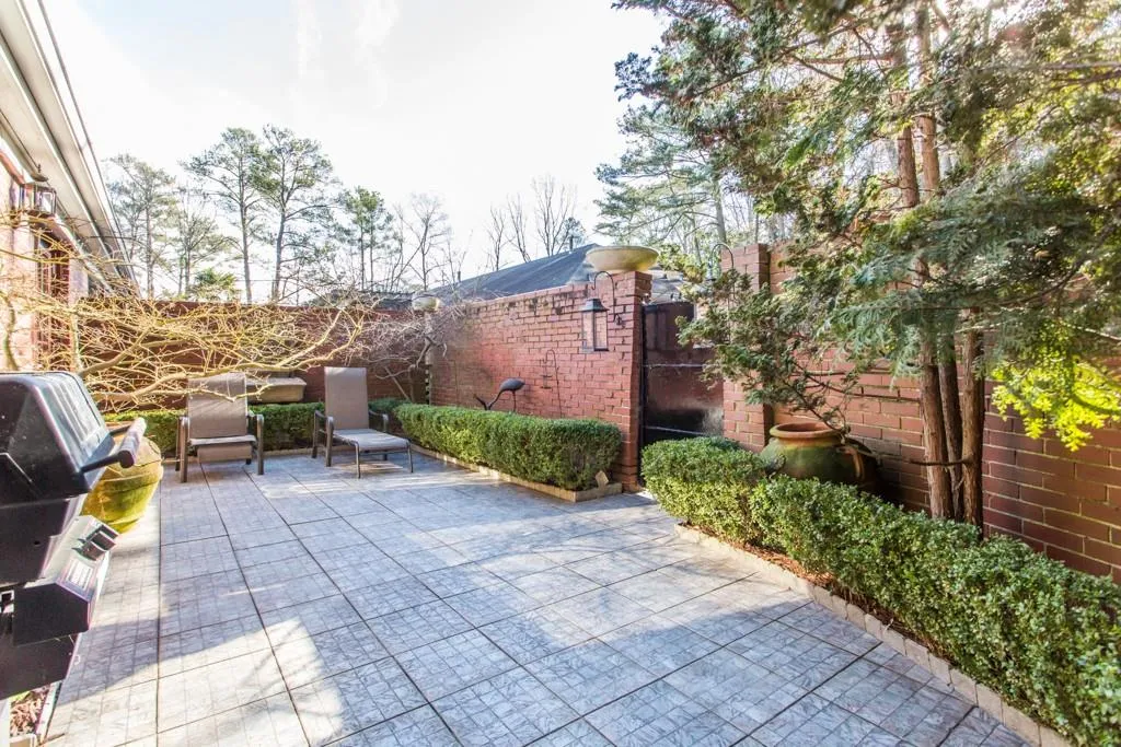 5375 Roswell Road Unit C6, Sandy Springs, Georgia 30342, 2 Bedrooms Bedrooms, ,1 BathroomBathrooms,Residential,Sold,5375 Roswell Road Unit C6,5964697