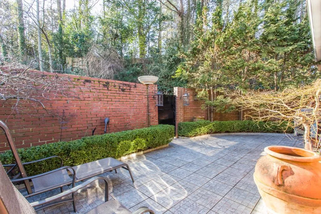 5375 Roswell Road Unit C6, Sandy Springs, Georgia 30342, 2 Bedrooms Bedrooms, ,1 BathroomBathrooms,Residential,Sold,5375 Roswell Road Unit C6,5964697