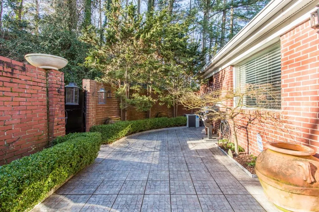 5375 Roswell Road Unit C6, Sandy Springs, Georgia 30342, 2 Bedrooms Bedrooms, ,1 BathroomBathrooms,Residential,Sold,5375 Roswell Road Unit C6,5964697