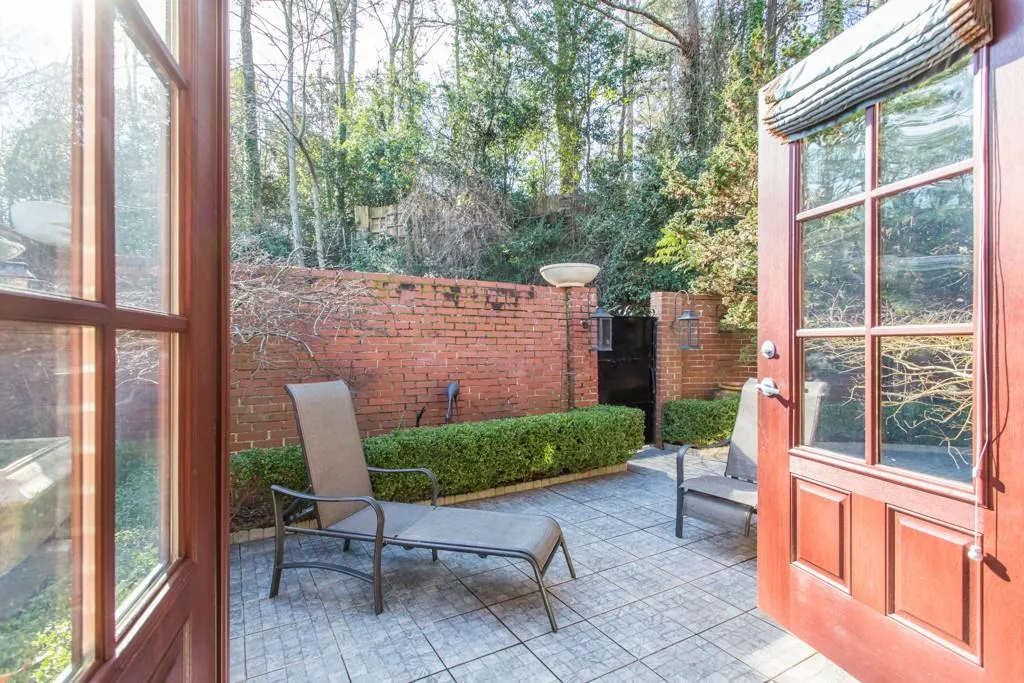 5375 Roswell Road Unit C6, Sandy Springs, Georgia 30342, 2 Bedrooms Bedrooms, ,1 BathroomBathrooms,Residential,Sold,5375 Roswell Road Unit C6,5964697