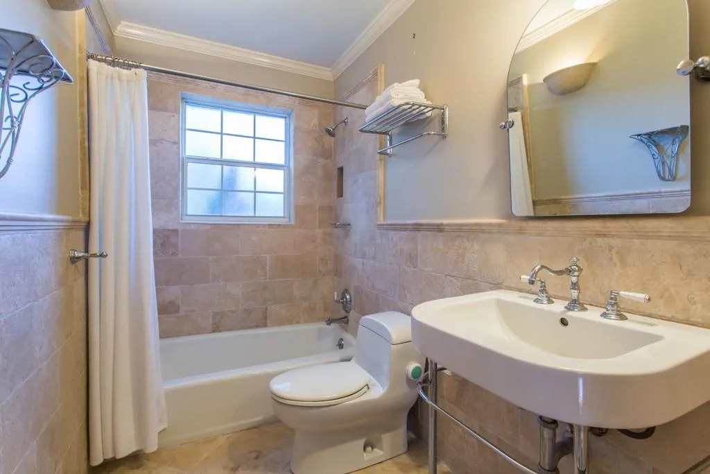 5375 Roswell Road Unit C6, Sandy Springs, Georgia 30342, 2 Bedrooms Bedrooms, ,1 BathroomBathrooms,Residential,Sold,5375 Roswell Road Unit C6,5964697