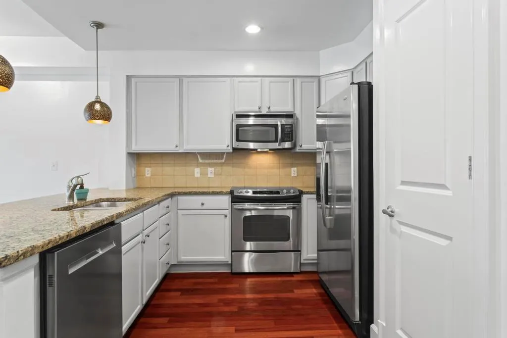 200 River Vista Drive Unit 309, Atlanta, Georgia 30339, 1 Bedroom Bedrooms, ,1 BathroomBathrooms,Residential,Sold,200 River Vista Drive Unit 309,7411110