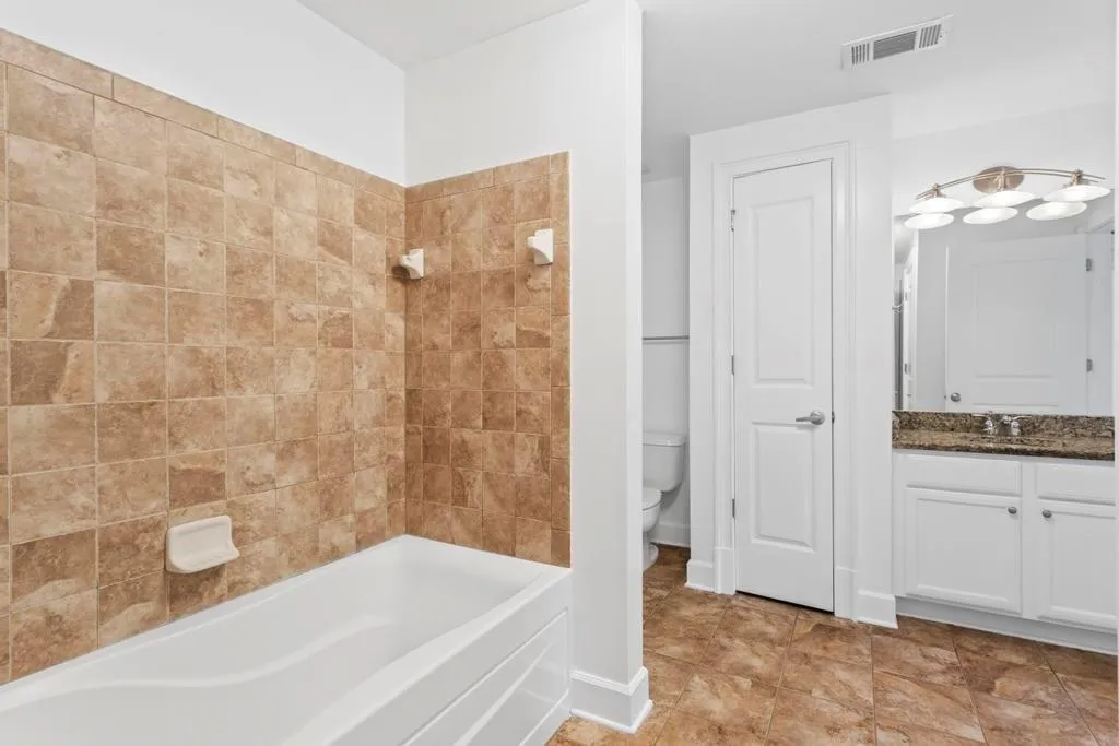 200 River Vista Drive Unit 309, Atlanta, Georgia 30339, 1 Bedroom Bedrooms, ,1 BathroomBathrooms,Residential,Sold,200 River Vista Drive Unit 309,7411110