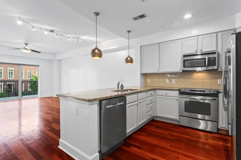200 River Vista Drive Unit 309, Atlanta, Georgia 30339, 1 Bedroom Bedrooms, ,1 BathroomBathrooms,Residential,Sold,200 River Vista Drive Unit 309,7411110