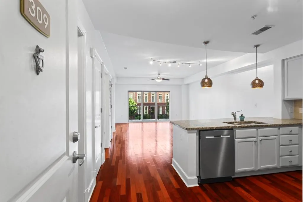 200 River Vista Drive Unit 309, Atlanta, Georgia 30339, 1 Bedroom Bedrooms, ,1 BathroomBathrooms,Residential,Sold,200 River Vista Drive Unit 309,7411110