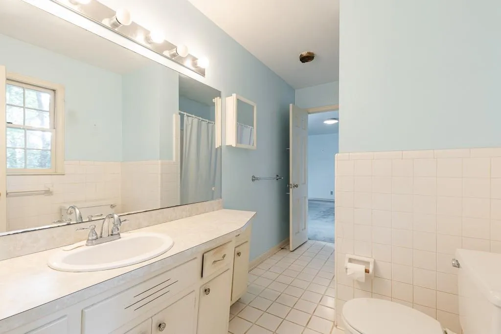 6395 Colewood Court, Sandy Springs, Georgia 30328, 4 Bedrooms Bedrooms, ,2 BathroomsBathrooms,Residential,Sold,6395 Colewood Court,7103114