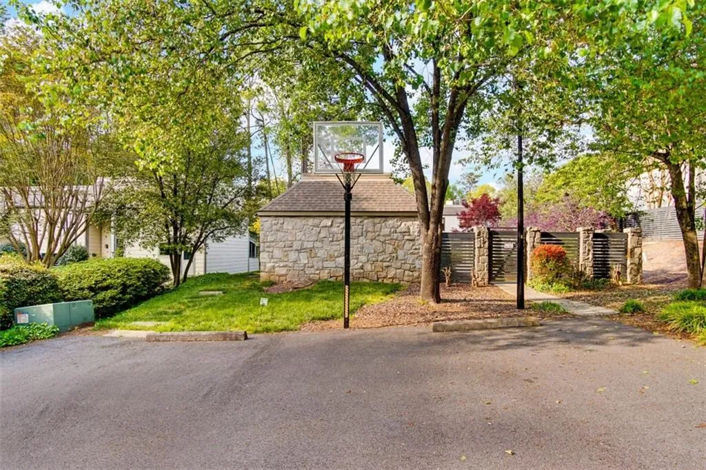 92 Forrest Place Unit 92, Sandy Springs, Georgia 30328, 4 Bedrooms Bedrooms, ,3 BathroomsBathrooms,Residential,Sold,92 Forrest Place Unit 92,6707171