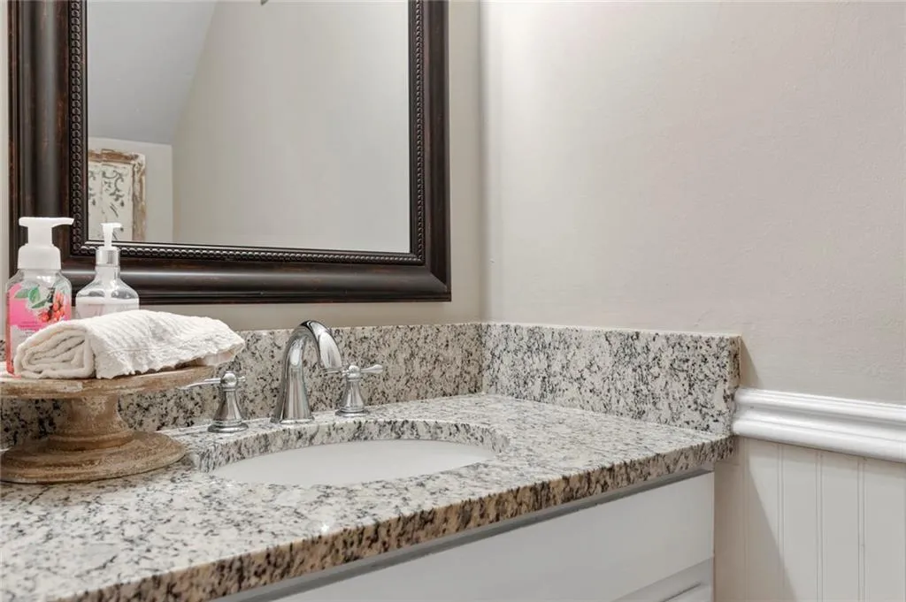 6700 Roswell Road Unit 26d, Sandy Springs, Georgia 30328, 2 Bedrooms Bedrooms, ,1 BathroomBathrooms,Residential,Sold,6700 Roswell Road Unit 26d,6682735
