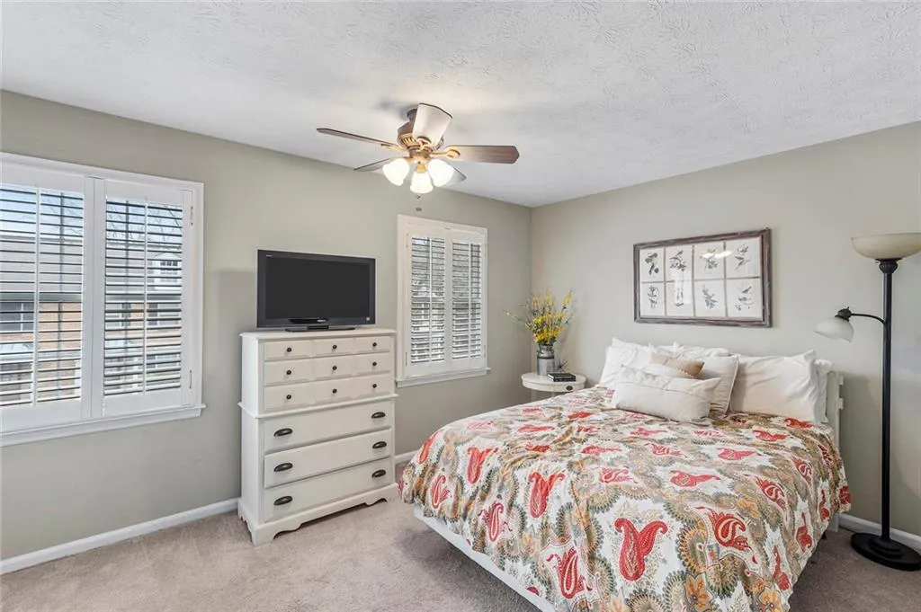 6700 Roswell Road Unit 26d, Sandy Springs, Georgia 30328, 2 Bedrooms Bedrooms, ,1 BathroomBathrooms,Residential,Sold,6700 Roswell Road Unit 26d,6682735