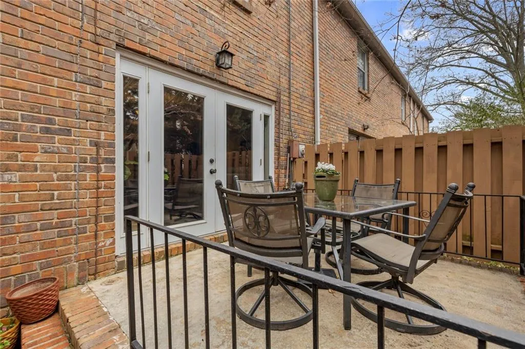 6700 Roswell Road Unit 26d, Sandy Springs, Georgia 30328, 2 Bedrooms Bedrooms, ,1 BathroomBathrooms,Residential,Sold,6700 Roswell Road Unit 26d,6682735