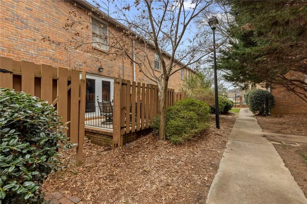 6700 Roswell Road Unit 26d, Sandy Springs, Georgia 30328, 2 Bedrooms Bedrooms, ,1 BathroomBathrooms,Residential,Sold,6700 Roswell Road Unit 26d,6682735