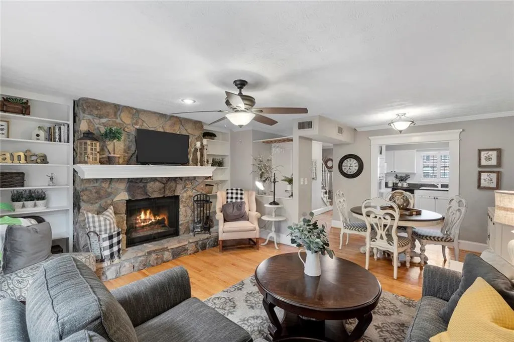 6700 Roswell Road Unit 26d, Sandy Springs, Georgia 30328, 2 Bedrooms Bedrooms, ,1 BathroomBathrooms,Residential,Sold,6700 Roswell Road Unit 26d,6682735