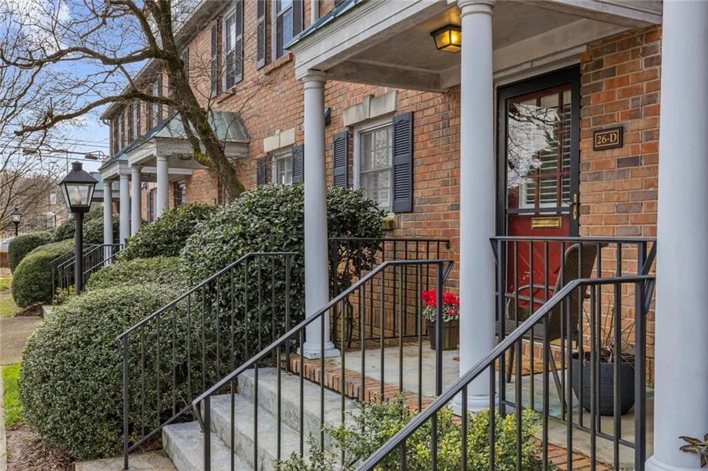 6700 Roswell Road Unit 26d, Sandy Springs, Georgia 30328, 2 Bedrooms Bedrooms, ,1 BathroomBathrooms,Residential,Sold,6700 Roswell Road Unit 26d,6682735
