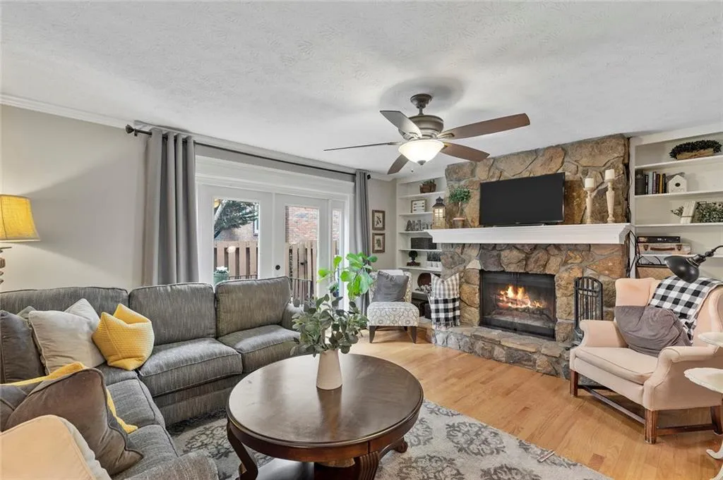 6700 Roswell Road Unit 26d, Sandy Springs, Georgia 30328, 2 Bedrooms Bedrooms, ,1 BathroomBathrooms,Residential,Sold,6700 Roswell Road Unit 26d,6682735