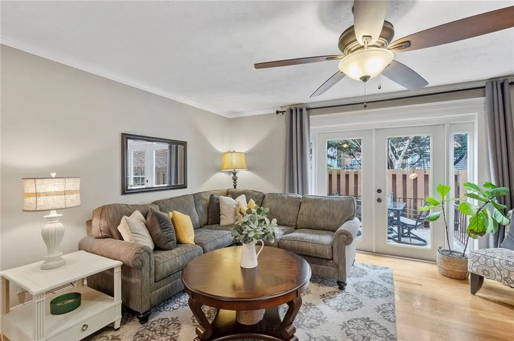 6700 Roswell Road Unit 26d, Sandy Springs, Georgia 30328, 2 Bedrooms Bedrooms, ,1 BathroomBathrooms,Residential,Sold,6700 Roswell Road Unit 26d,6682735