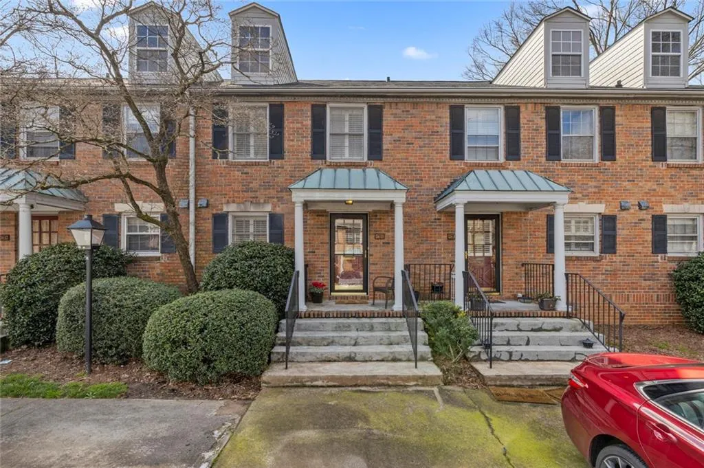 6700 Roswell Road Unit 26d, Sandy Springs, Georgia 30328, 2 Bedrooms Bedrooms, ,1 BathroomBathrooms,Residential,Sold,6700 Roswell Road Unit 26d,6682735