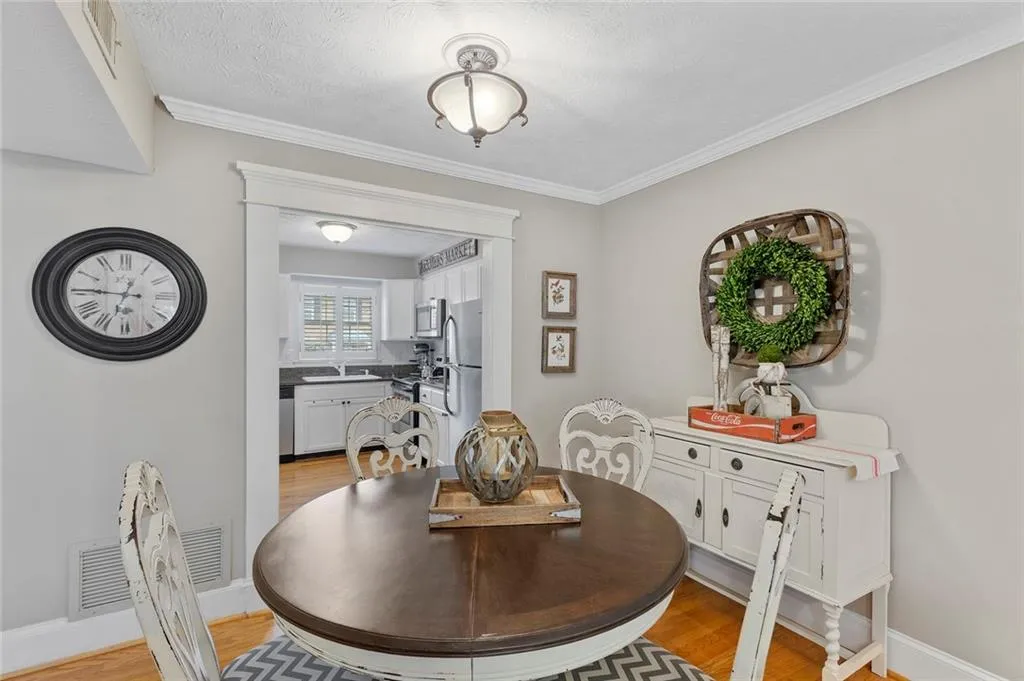 6700 Roswell Road Unit 26d, Sandy Springs, Georgia 30328, 2 Bedrooms Bedrooms, ,1 BathroomBathrooms,Residential,Sold,6700 Roswell Road Unit 26d,6682735