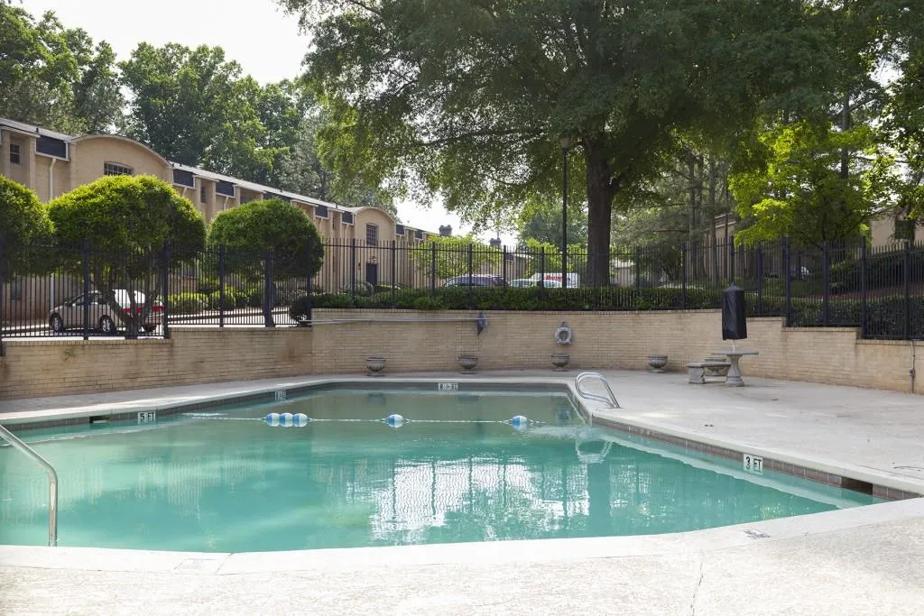5400 Roswell Road Unit L10, Atlanta, Georgia 30342, 2 Bedrooms Bedrooms, ,2 BathroomsBathrooms,Residential,Sold,5400 Roswell Road Unit L10,5847746