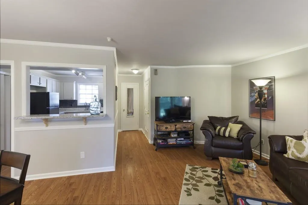 5400 Roswell Road Unit L10, Atlanta, Georgia 30342, 2 Bedrooms Bedrooms, ,2 BathroomsBathrooms,Residential,Sold,5400 Roswell Road Unit L10,5847746