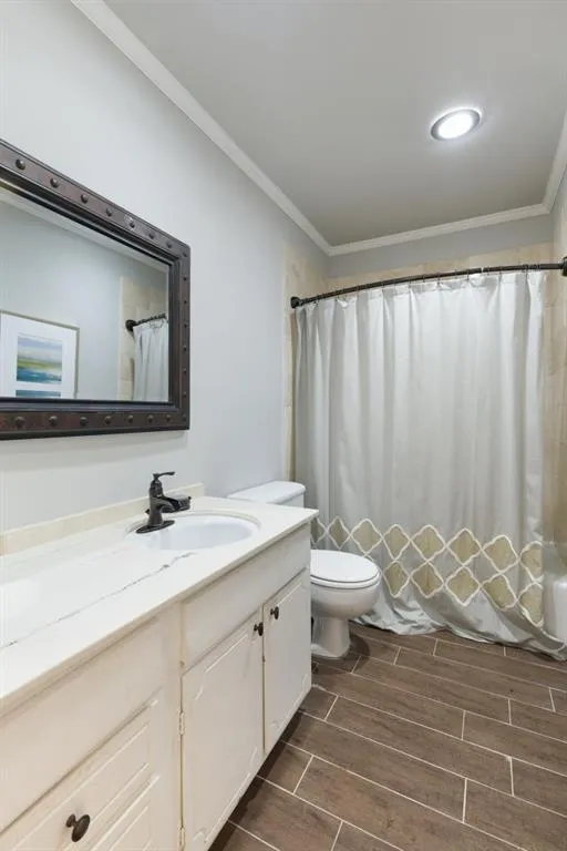 5400 Roswell Road Unit L10, Atlanta, Georgia 30342, 2 Bedrooms Bedrooms, ,2 BathroomsBathrooms,Residential,Sold,5400 Roswell Road Unit L10,5847746