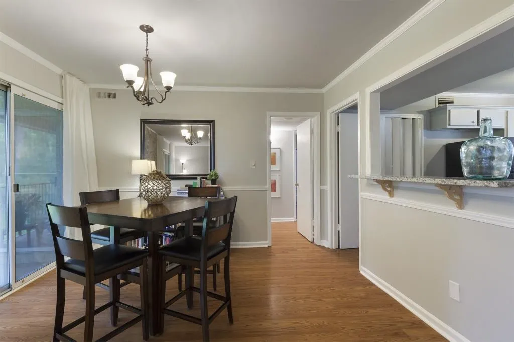5400 Roswell Road Unit L10, Atlanta, Georgia 30342, 2 Bedrooms Bedrooms, ,2 BathroomsBathrooms,Residential,Sold,5400 Roswell Road Unit L10,5847746