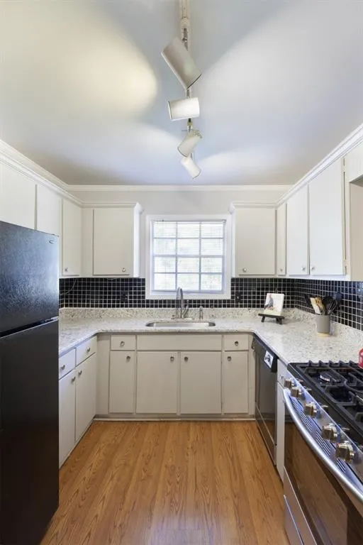 5400 Roswell Road Unit L10, Atlanta, Georgia 30342, 2 Bedrooms Bedrooms, ,2 BathroomsBathrooms,Residential,Sold,5400 Roswell Road Unit L10,5847746