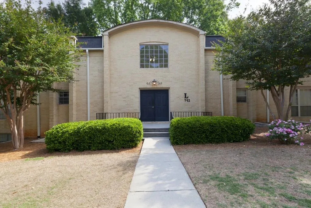 5400 Roswell Road Unit L10, Atlanta, Georgia 30342, 2 Bedrooms Bedrooms, ,2 BathroomsBathrooms,Residential,Sold,5400 Roswell Road Unit L10,5847746