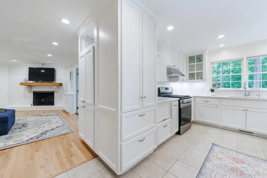 380 Montevallo Drive, Atlanta, Georgia 30342, 4 Bedrooms Bedrooms, ,3 BathroomsBathrooms,Residential,Sold,380 Montevallo Drive,7380364