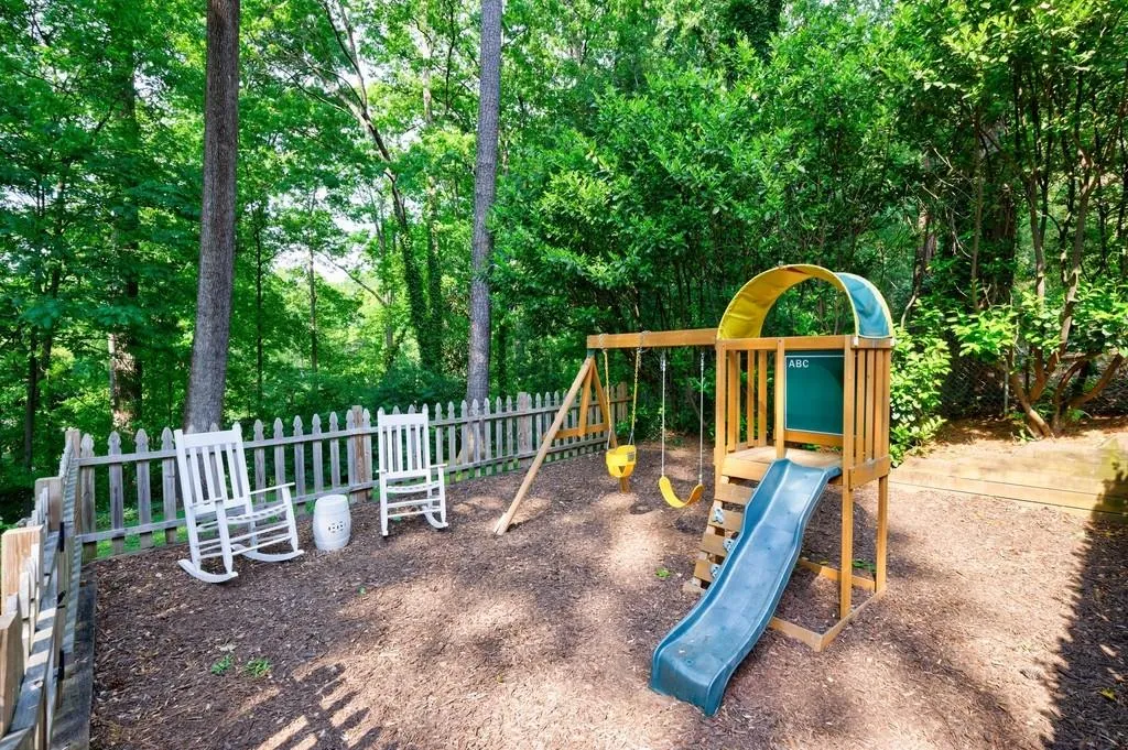 380 Montevallo Drive, Atlanta, Georgia 30342, 4 Bedrooms Bedrooms, ,3 BathroomsBathrooms,Residential,Sold,380 Montevallo Drive,7380364