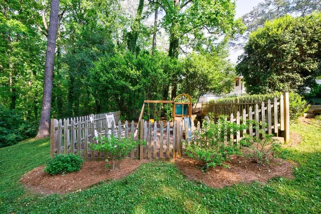 380 Montevallo Drive, Atlanta, Georgia 30342, 4 Bedrooms Bedrooms, ,3 BathroomsBathrooms,Residential,Sold,380 Montevallo Drive,7380364