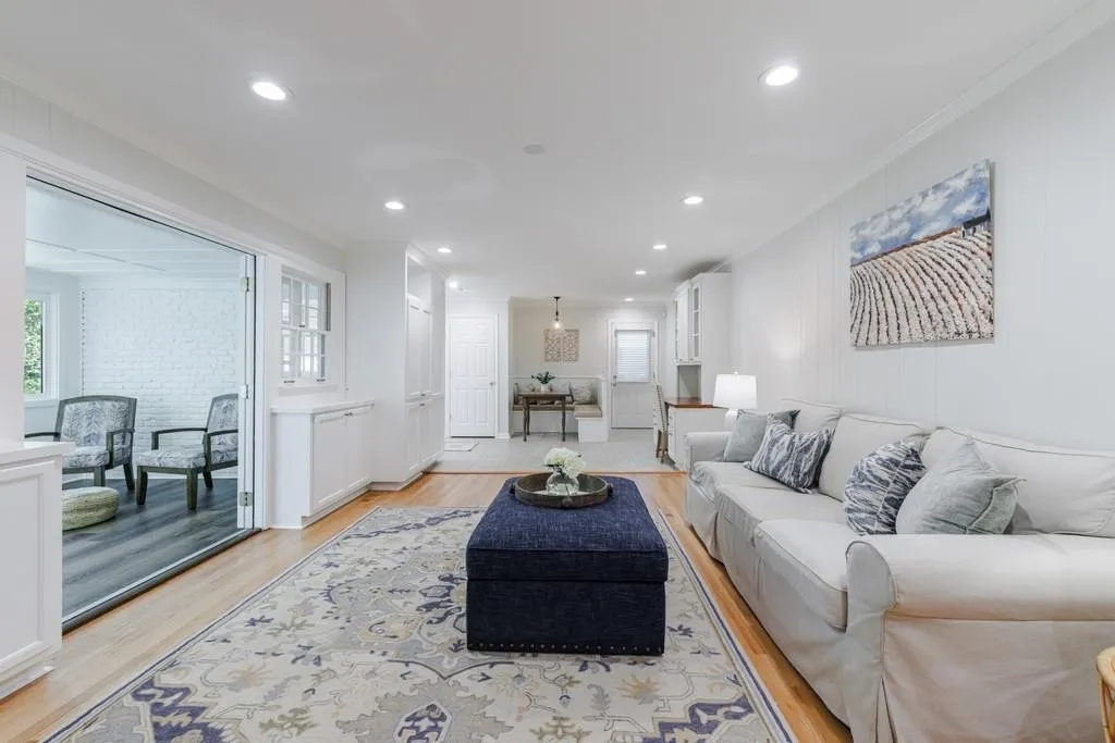 380 Montevallo Drive, Atlanta, Georgia 30342, 4 Bedrooms Bedrooms, ,3 BathroomsBathrooms,Residential,Sold,380 Montevallo Drive,7380364