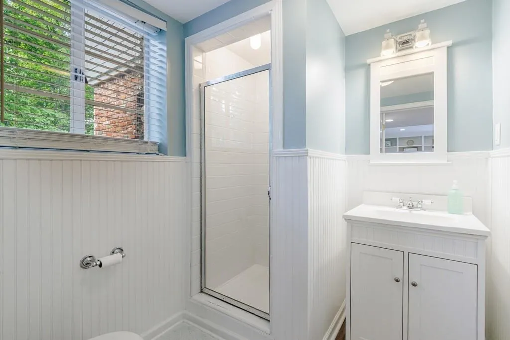 380 Montevallo Drive, Atlanta, Georgia 30342, 4 Bedrooms Bedrooms, ,3 BathroomsBathrooms,Residential,Sold,380 Montevallo Drive,7380364